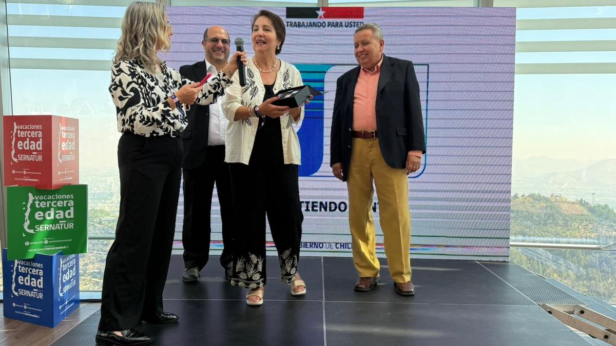 Horizonte VTE: Sernatur entregó una distinción a Turismo Echegoyen por su trabajo con el programa Vacaciones Adulto Mayor.