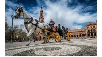 Sevilla quiere cobrar entrada a los turistas por visitar la Plaza de España