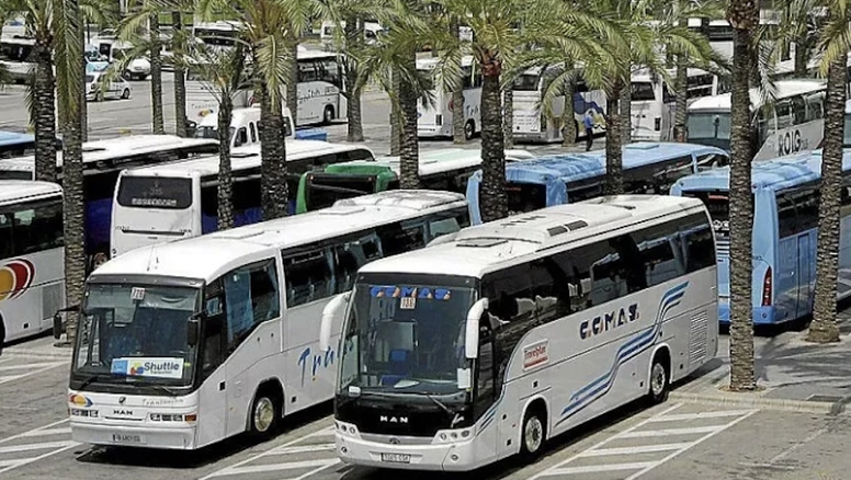 Autobuses dedicados al transporte discrecional en Baleares.