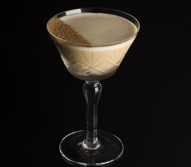 Coctelería: el trago Coffe Break se prepara con licor de dulce de leche, cognac y licor de café. 