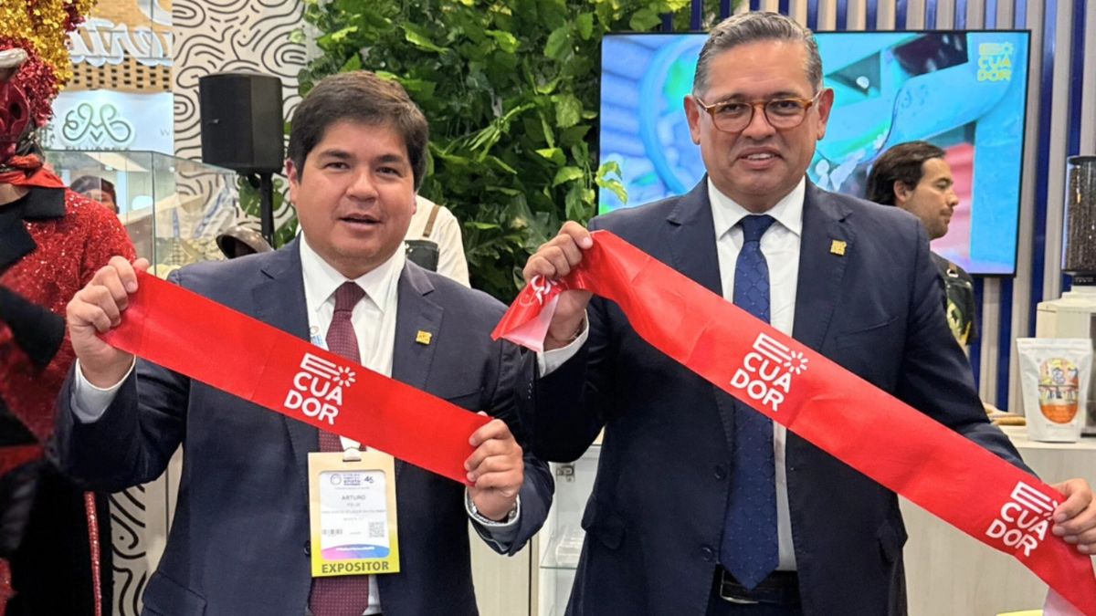 Arturo Félix Wong, embajador de Ecuador en Colombia, y Mateo Estrella, viceministro de Turismo de Ecuador. Vitrina Turística Anato 2026. Arturo Félix Wong, embajador de Ecuador en Colombia, y Mateo Estrella, viceministro de Turismo de Ecuador. Vitrina Turística Anato 2026.