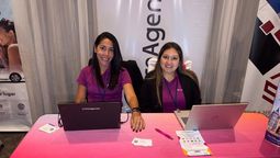 Diana Cuadros, ejecutiva de Ventas B2B de PriceAgencies LATAM; y Laura Sabogal, capacitadora de agencias, en el Ladevi Workshop en Quito.&nbsp;