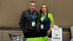 Daniel Balcero y Sandra Ramírez, de Turistea Mayorista de Turismo, durante el Ladevi Workshop Bogotá 2026-2.