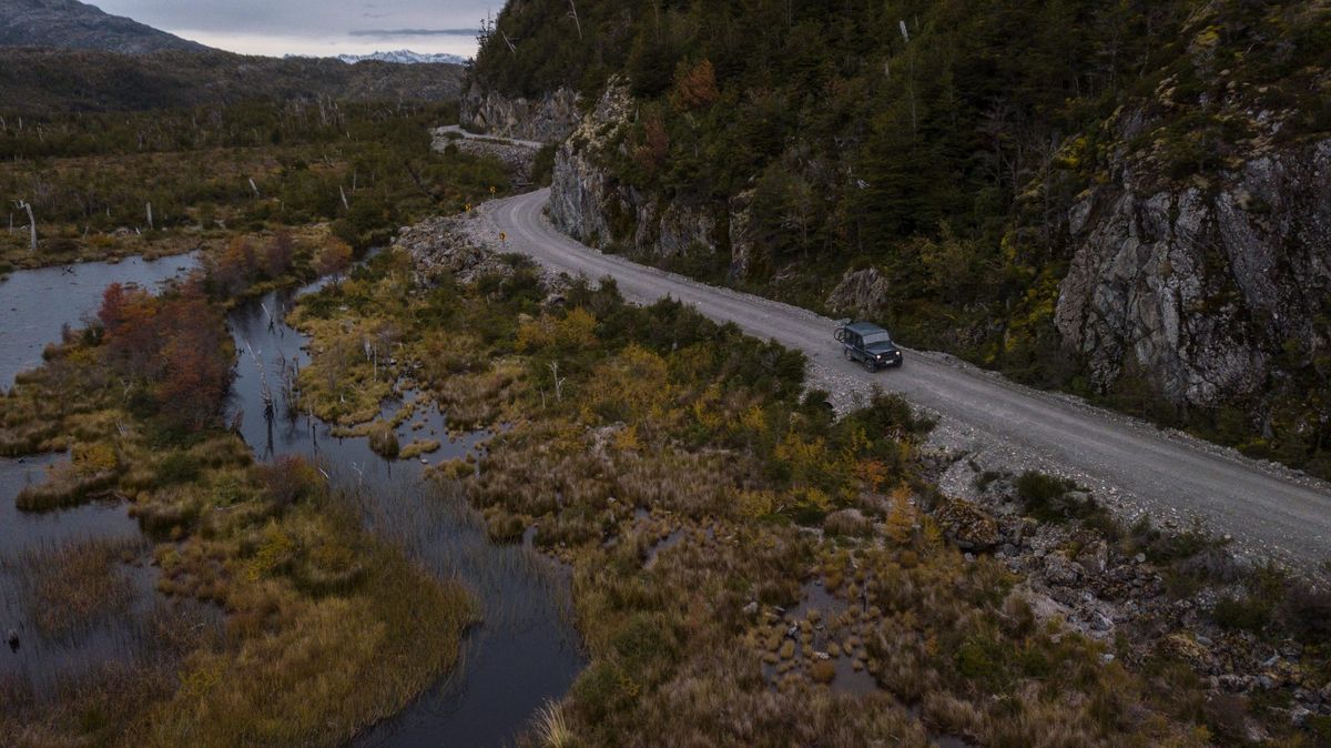 La Carretera Austral va desde Puerto Montt hasta Villa O'Higgins, Región de Aysén.
