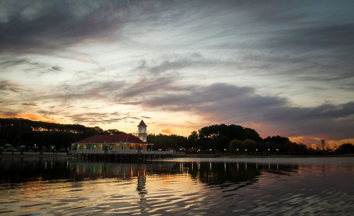 A solo 164 km. de la Ciudad Autónoma de Buenos Aires y a 140 km. de Rosario, San Pedro también mira al río.