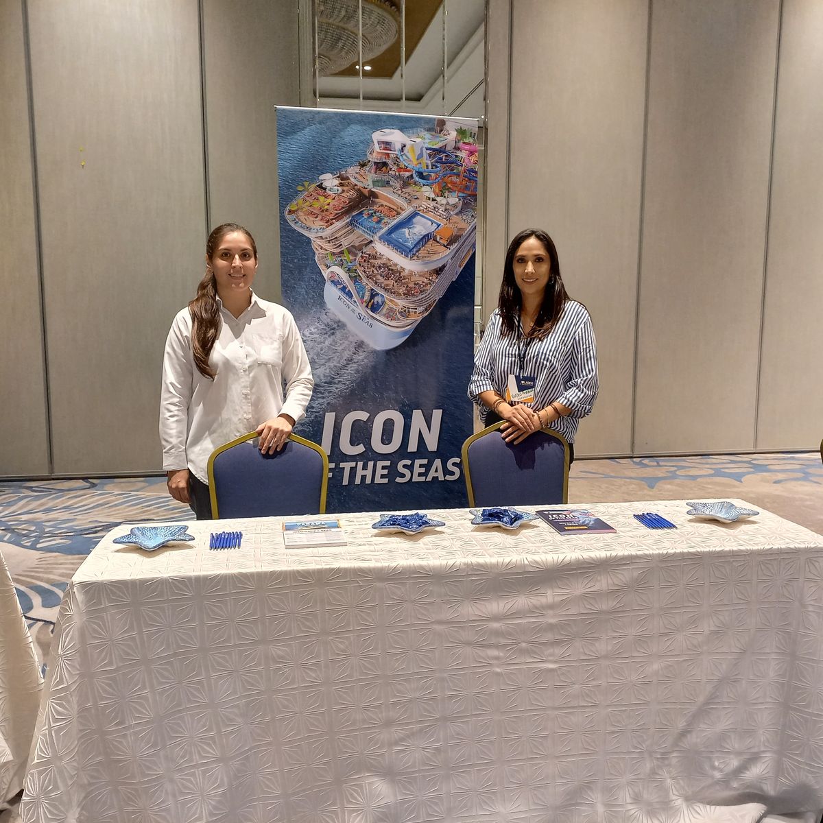 Fuerza comercial de Royal Caribbean Guayaquil, incluida Andrea Recalde. 