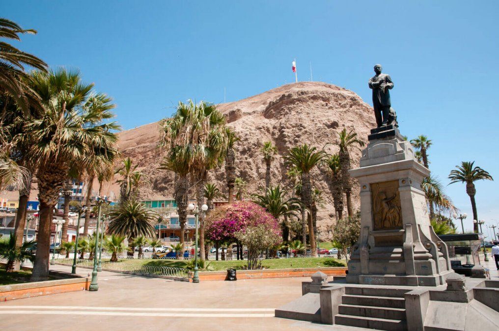 En Arica, hay actividades como tours al Morro de Arica, las Cuevas de Anzota, el lago Chungará o los valles de Azapa y Lluta.