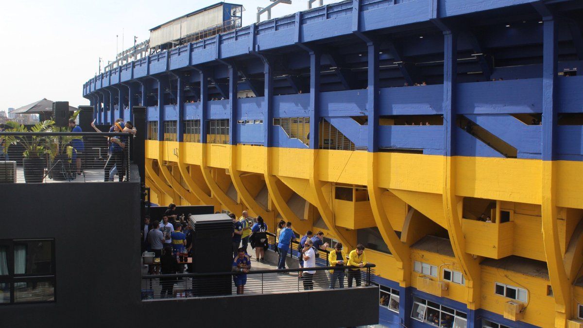 Escapadas a Buenos Aires: Howard Johnson Undici Republica dela Boca está ubicado en Brandsen 927, frente a la Bombonera y a pasos deCaminito.