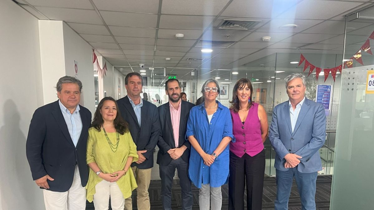 Nicolás Grau se reunió con el comite organizador de VyVA 2025. - Ladevi Medios y Soluciones Nicolás Grau se reunió con el comite organizador de VyVA 2025.