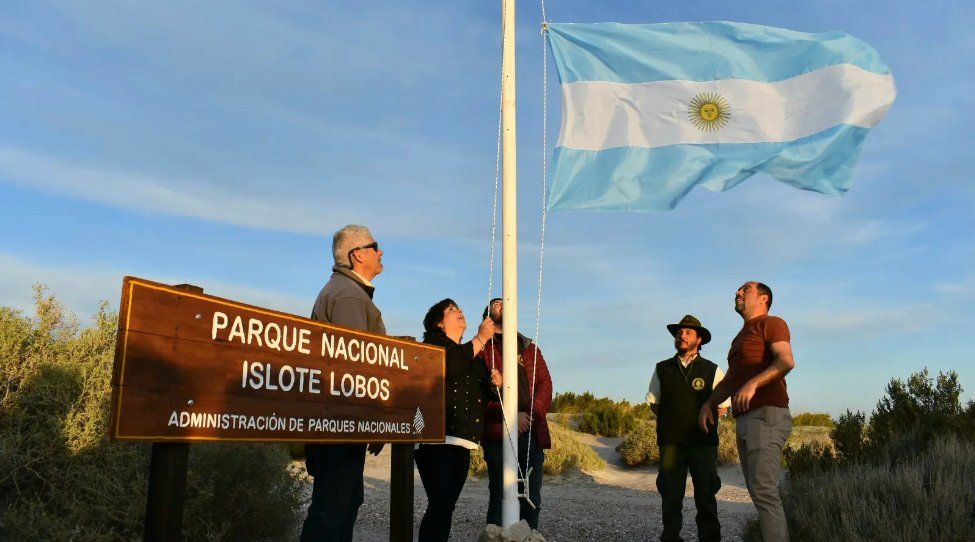 El Gobierno de Río Negro inauguró el cartel identificatorio del Parque Nacional Islote Lobos, complejo que se estableció como Área Natural Protegida en 1977.