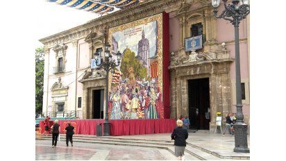 La basílica de los Desamparados es una obra barroca  construida en el siglo XVII y se puede visitar diariamente.