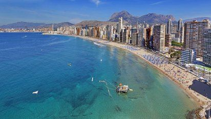 Imagen aérea de Benidorm, uno de los destinos de la Comunidad Valenciana que mantiene la ocupación hotelera al 90%