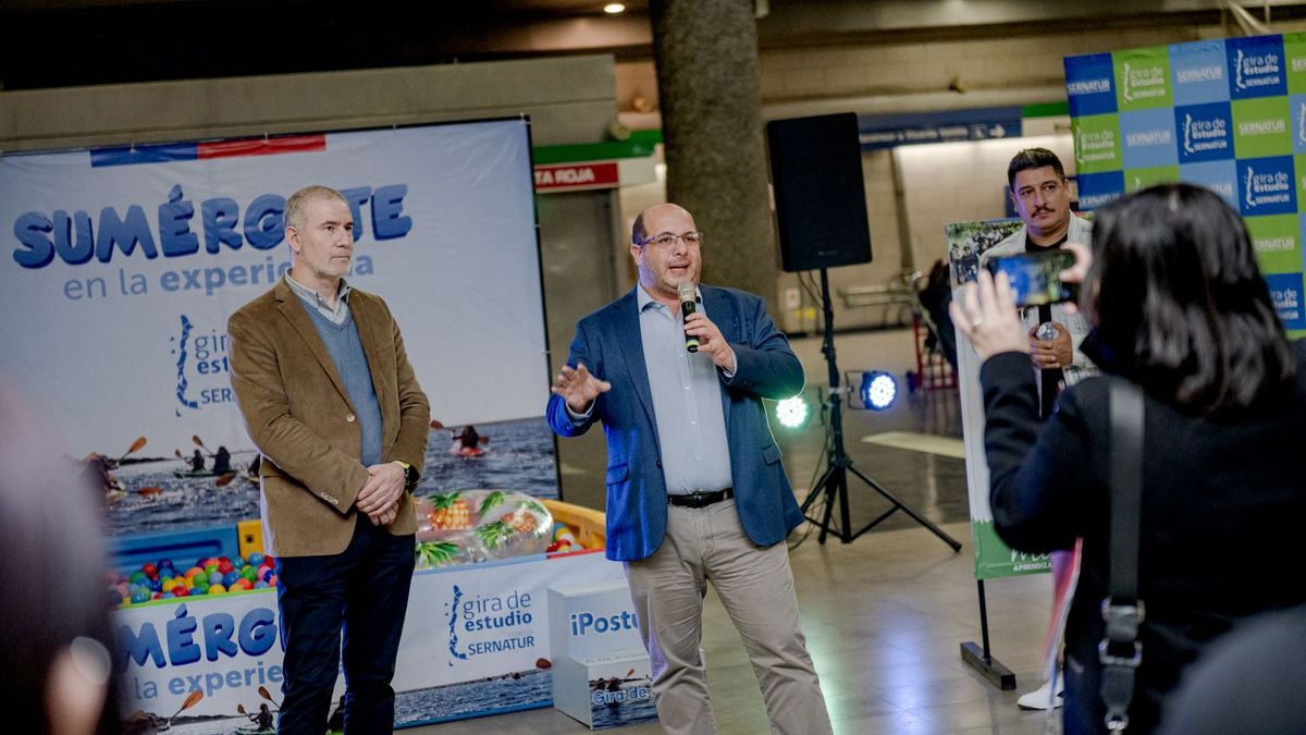 Cristóbal Benítez, director nacional de Sernatur, en el lanzamiento del programa Gira de Estudio 2025/2026. 