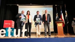 Cristóbal Benítez, director nacional de Sernatur; Mónica Zalaquett, presidenta ejecutiva de Fedetur; Claudio Orrego, gobernador de Santiago; Alejandro Weber, decano de Economía y Gobierno de Universidad San Sebastián.