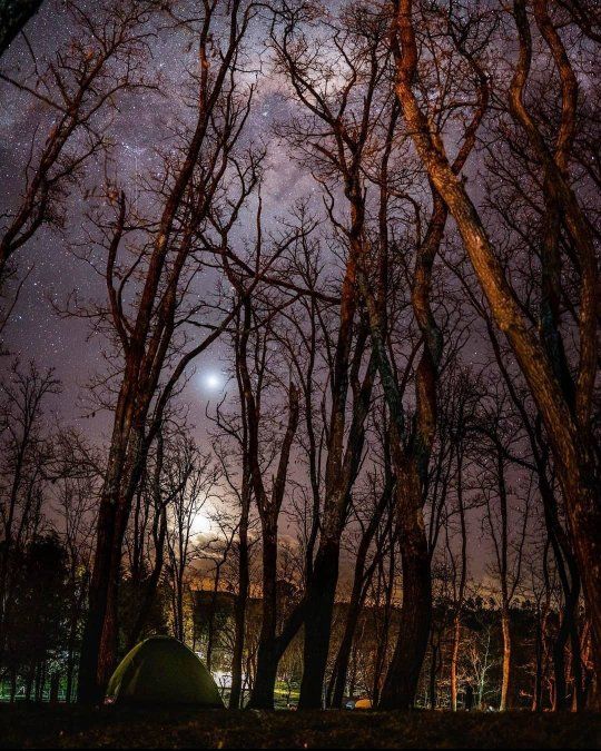 Córdoba: así lucen las noches en la tranquilidad de la naturaleza de Villa Berna. 