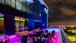 El Rooftop del Aloft Asunción Hotel, una invitación al relax con amplias vistas panorámicas.