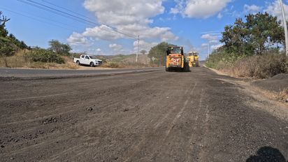 Ministerio de Transporte retoma trabajos de mantenimiento de vía Manta-Rocafuerte