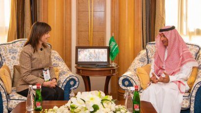 Julia Simpson, presidenta y directora Ejecutiva del WTTC y Al Khateeb, ministro de Turismo de Arabia Saudita.