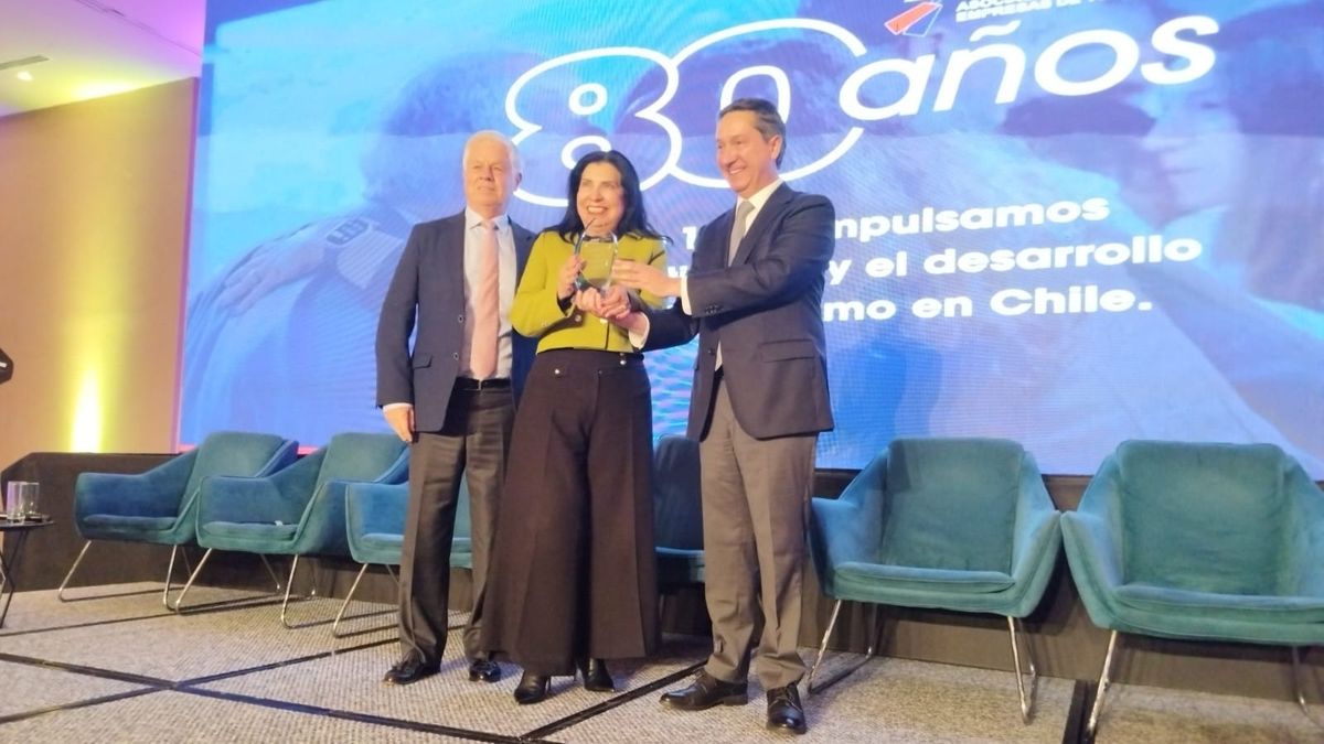 Reconocimiento a Hotel Antay por albergar el 42° Congreso Achet en Arica. 