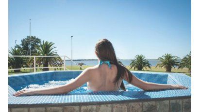 Uno de los lugares icónicos del turismo termal en Argentina es Termas de Río Hondo.&nbsp;