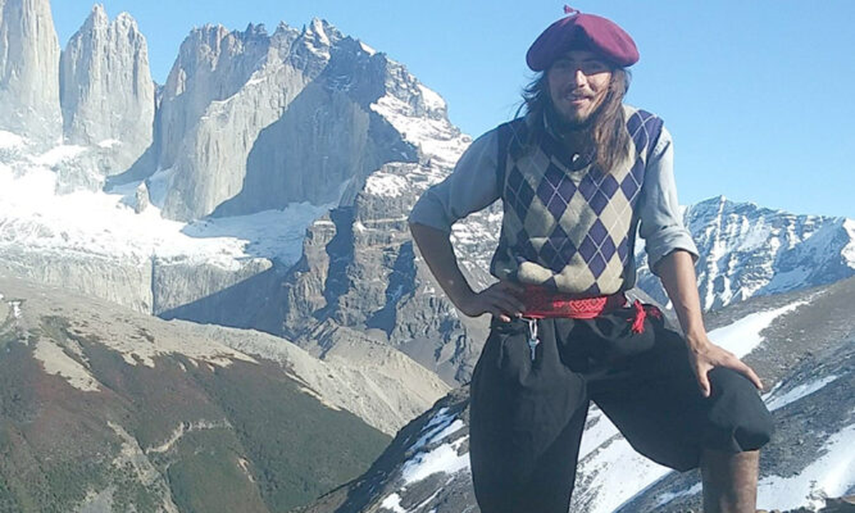El baqueano de Torres del Paine desapareció después de ingresar con su caballo al lago para buscar el sombrero extraviado de un turista.