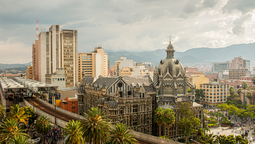 Bogotá, Medellín y Cartagena condensan tres paisajes muy distintos de Colombia: Andes, ciudad innovadora y Caribe histórico.&nbsp;