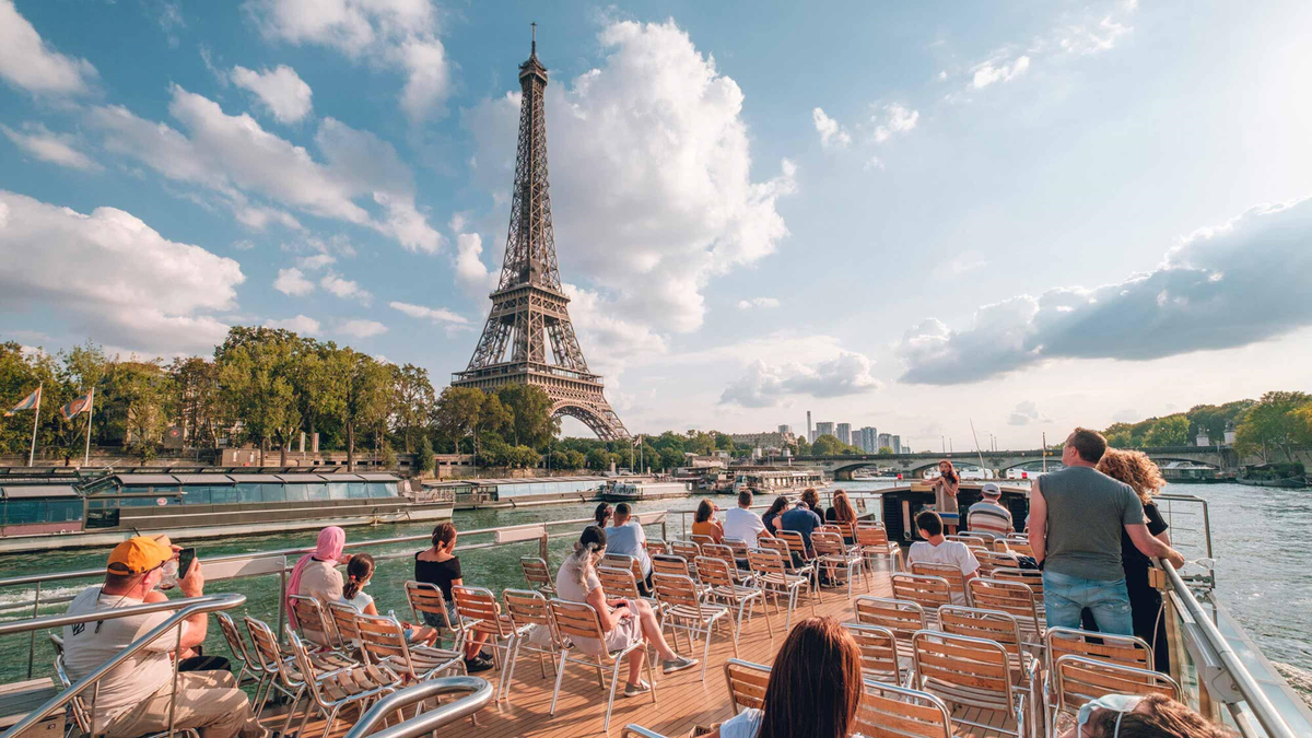 París se mantiene como uno de los destinos más icónicos de Europa para vivir experiencias románticas entre cultura, historia y paisajes urbanos.