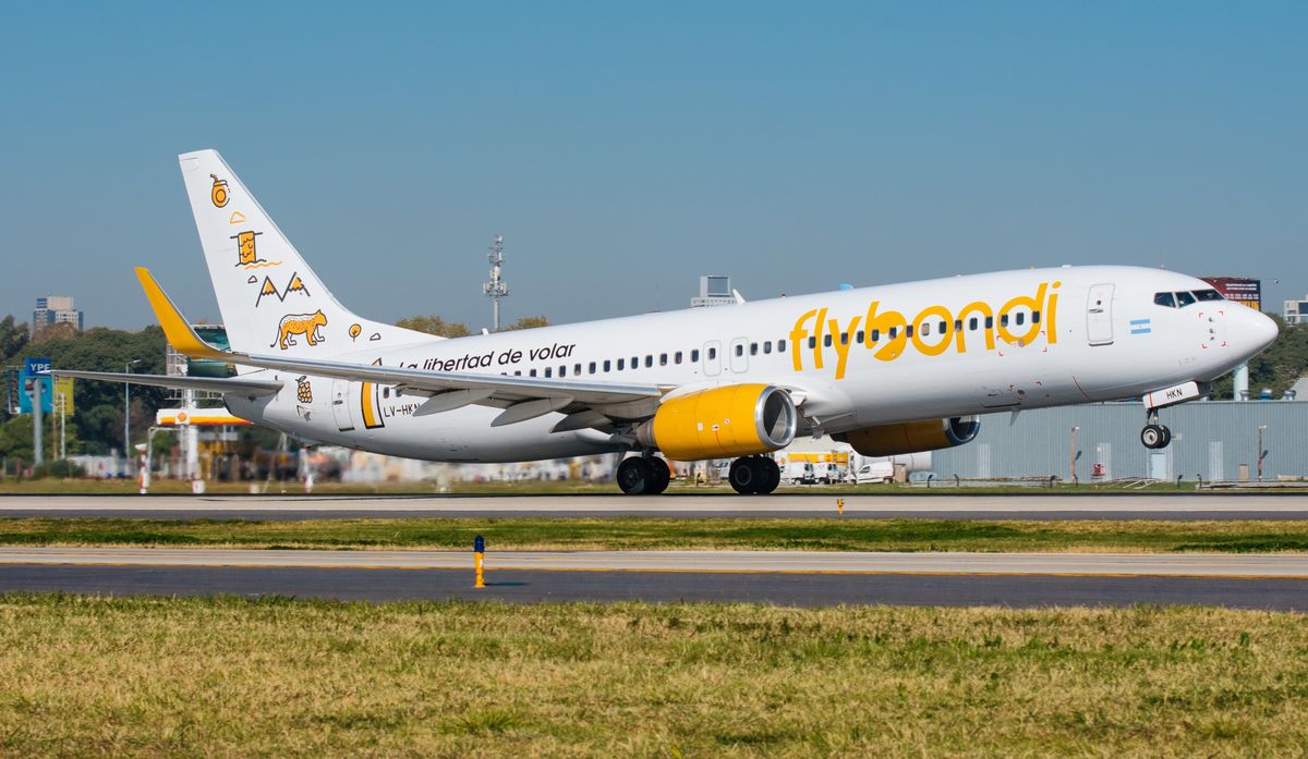 Flybondi posee una flota de 15 aeronaves; 14 de ellas Boeing B-737/800 NG. &nbsp; &nbsp;