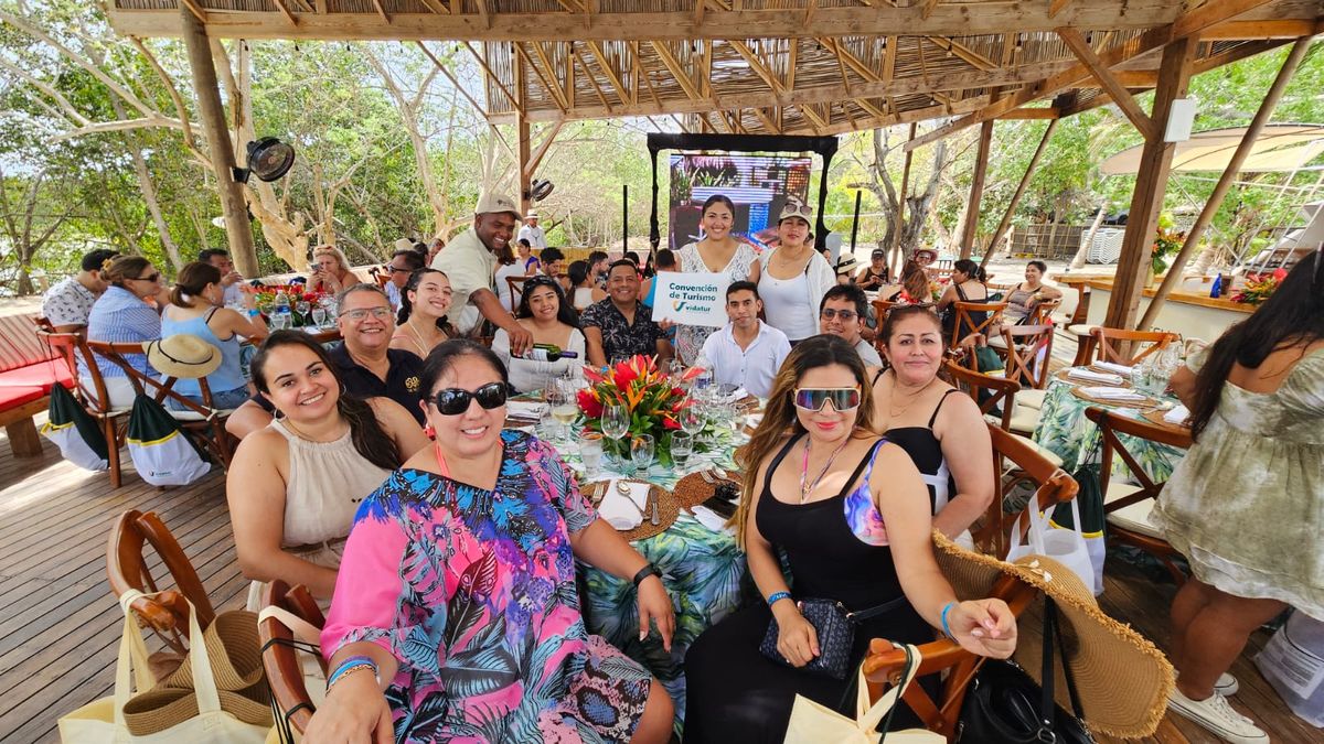Profesionales del turismo pasaron la tarde en el Hotel Isla del Encanto.