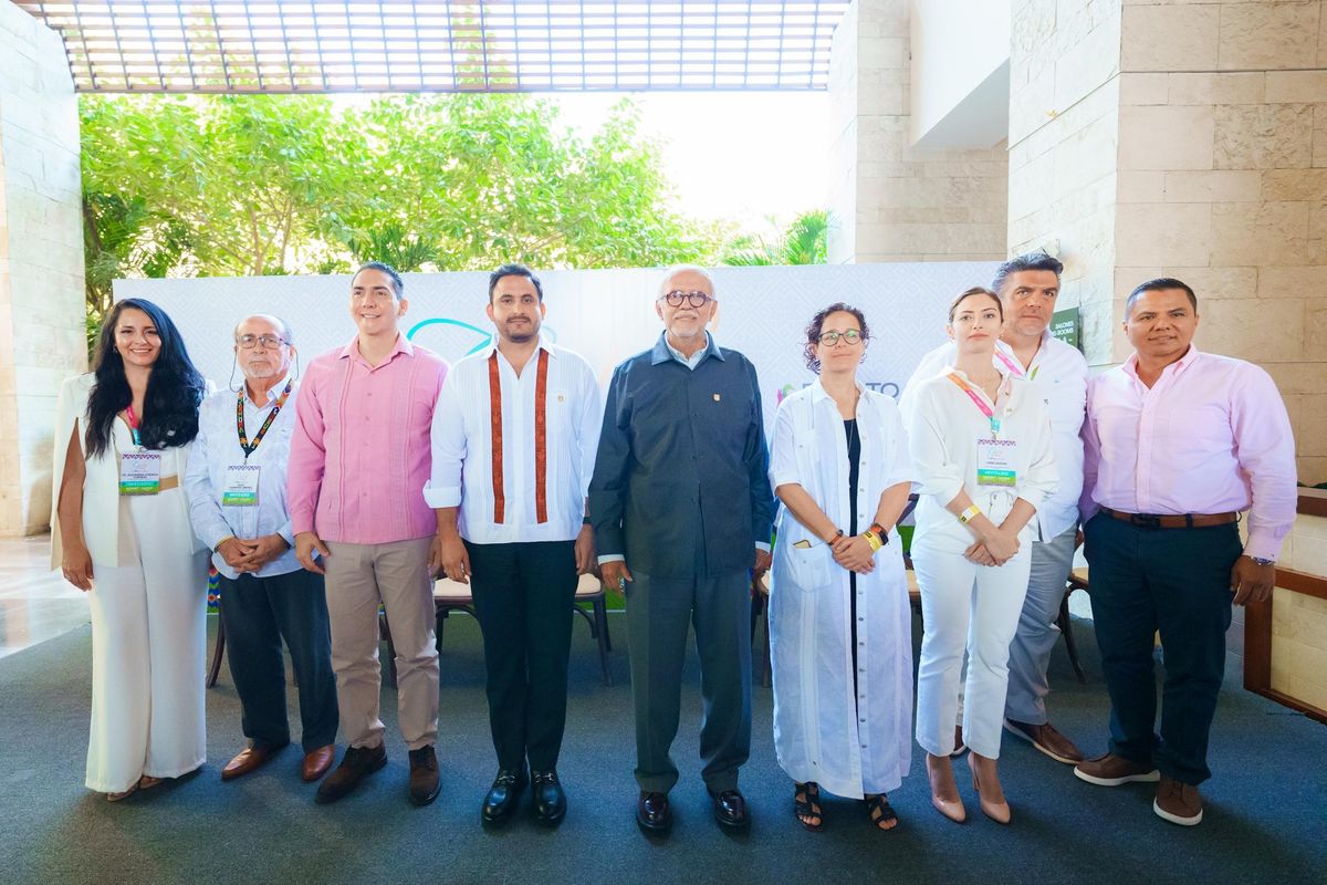 Autoridades locales y estatales al dejar inaugurada la 30° edición de la Gala Puerto Vallarta-Riviera Nayarit.