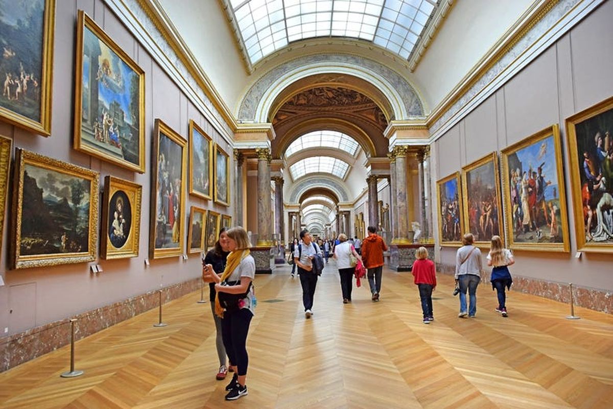 París es una metrópoli cultural por su vasta cantidad de recintos, como el Museo de Louvre.