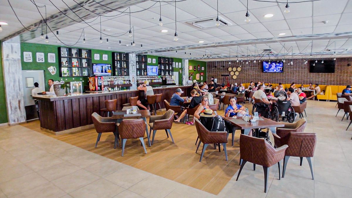 El Sports Bar del Serenade Punta Cana. El Sports Bar del Serenade Punta Cana.