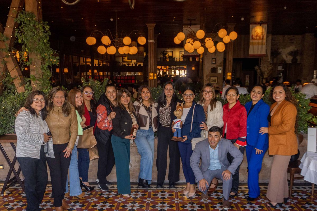 Agentes de viajes que participaron del aniversario de Dika Travel.