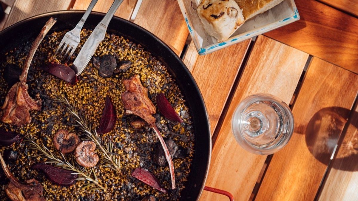 La Ruta del Agua de Alta Montaña organizada por Eco de los Andes invita a maridar deliciosos platos con el agua más pura.