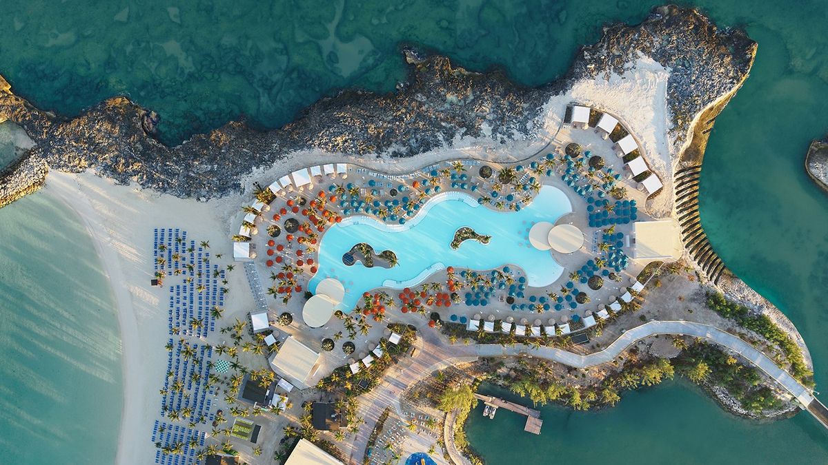 Vista aérea de la nueva piscina de Great Stirrup Cay. Vista aérea de la nueva piscina de Great Stirrup Cay.