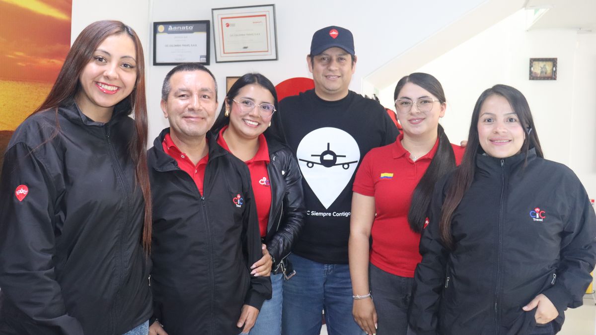 Equipo comercial de CIC Travel en Bogotá: Nathalia Pardo, Rolfe Guevara, Yuri Obregoso, Andrés Bohorquez, Yuliana Garcia y Andrea Cabezas.  