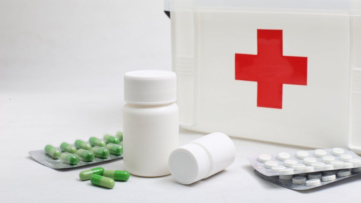 Vacaciones seguras en Argentina: armar un buen botiquín que pueda mitigar los primeros síntomas de enfermedades. 