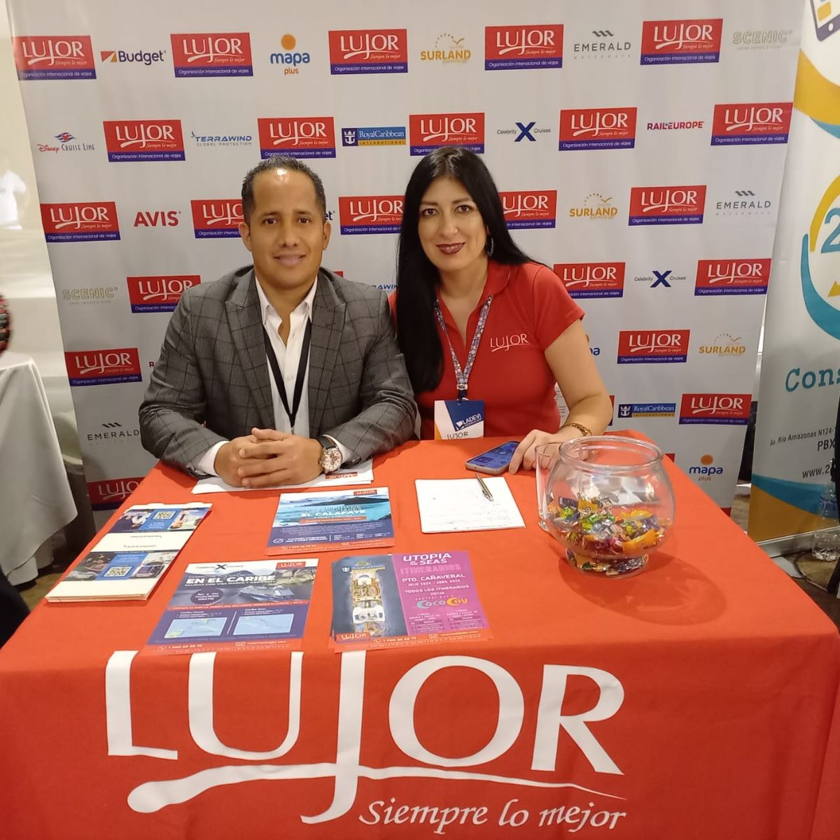 Javier Zambrano y Mónica Vallejo del área comercial de Lujor en el Workshop de Ladevi Quito.