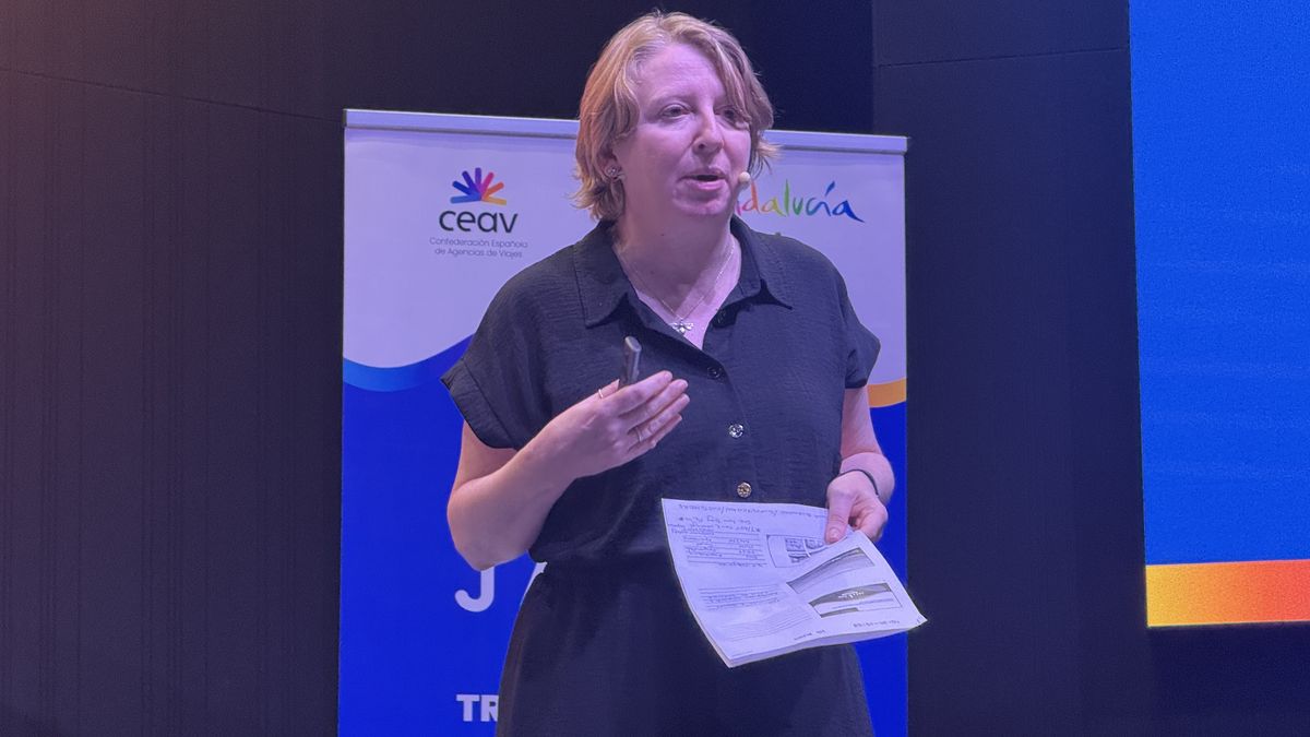 Charla sobre turismo sostenible por pate de ABTA en la 8 Cumbre Mundial de Asociaciones de Agencias de Viajes.