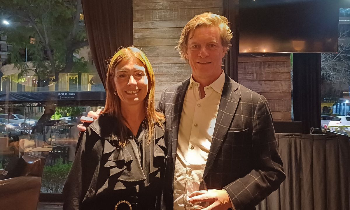 Florencia Scardaccione, gerente Comercial de Latam Airlines, y Pablo Rodríguez, representante de la Autoridad de Turismo de Aruba en Argentina (ATA).