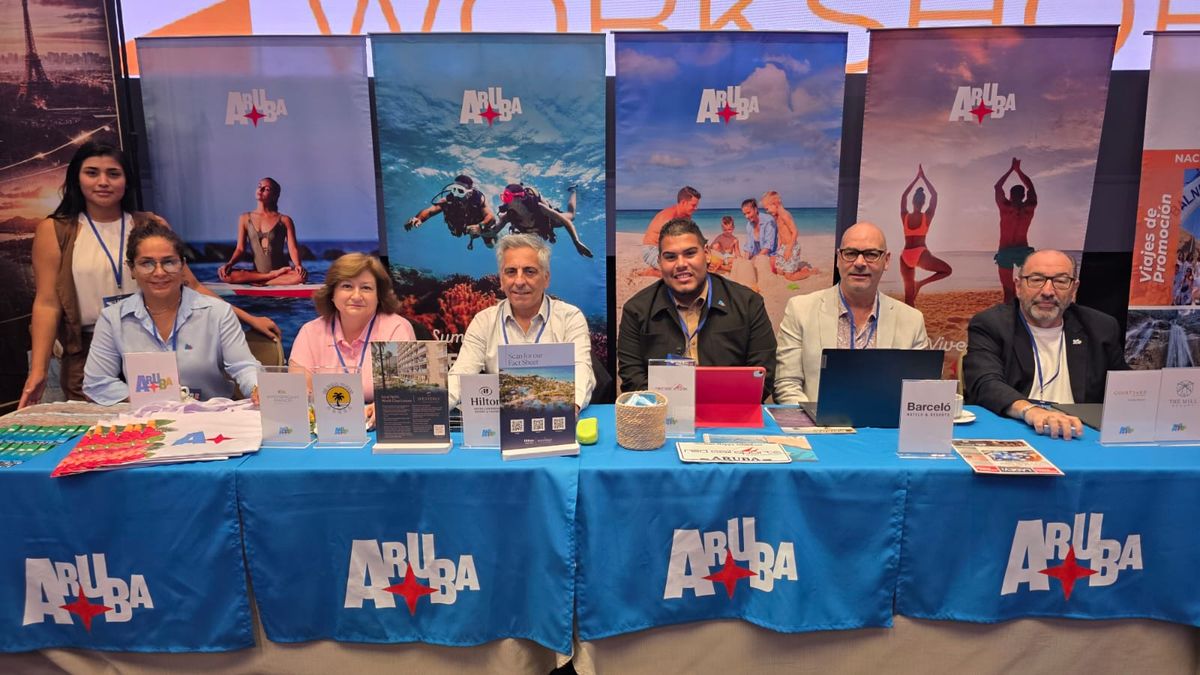 Jorge Castillo (Courtyard), Alvio Alvarez (Barceló), Sigmar Willems (Red Sail), Milton Donofrio (Hilton Aruba), Marta Norteña (Palm tours), Jessica Lara y Susan Zevallos de la Oficina Turismo de Aruba.