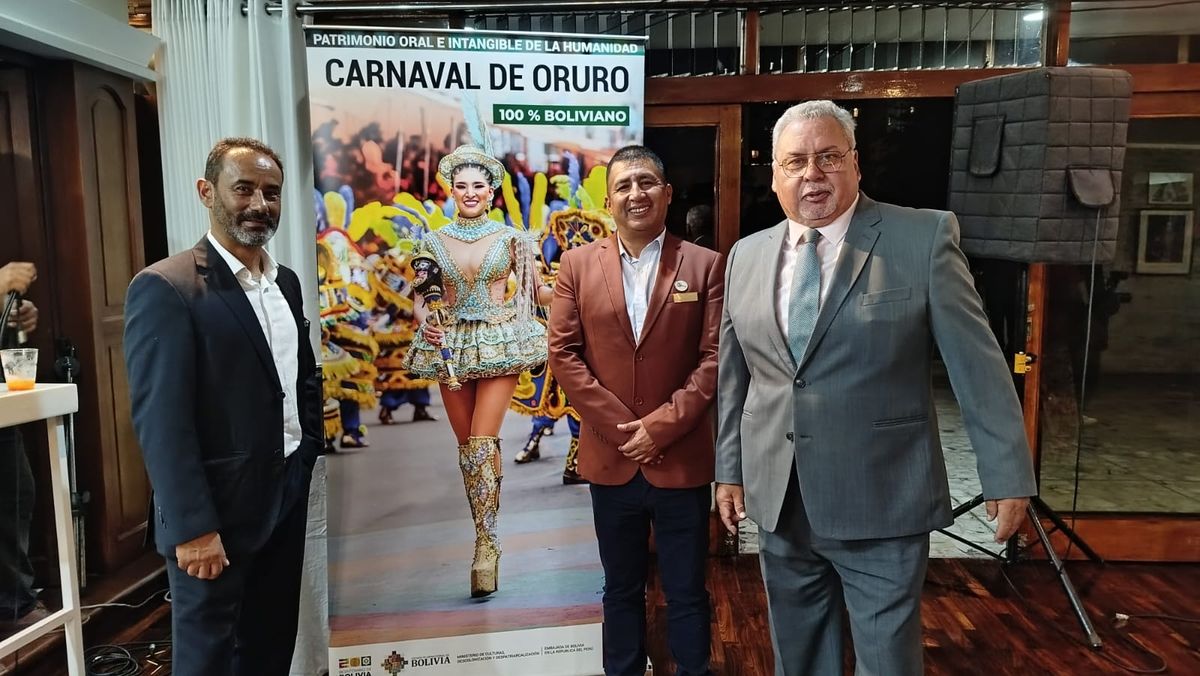 Durante el c&oacute;ctel, estuvieron representantes de Bolivia impulsando diversos destinos tur&iacute;sticos.