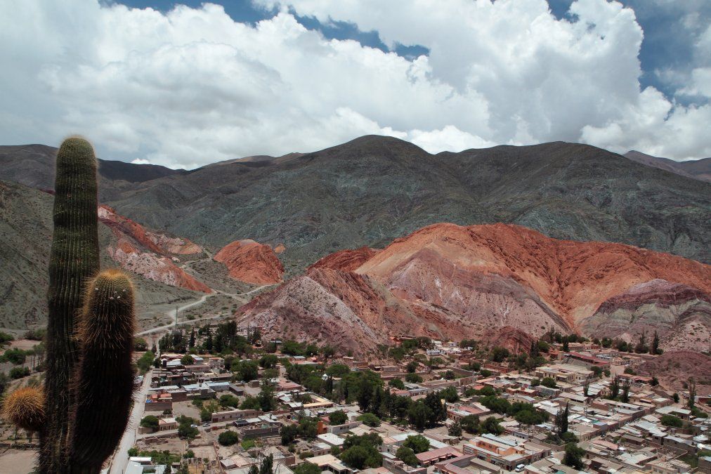 Jujuy: el Cerro de los 7 Colores es el atractivo que más resalta de Purmamarca con una belleza que atrapa a todos los visitantes. Jujuy: el Cerro de los 7 Colores es el atractivo que más resalta de Purmamarca con una belleza que atrapa a todos los visitantes.