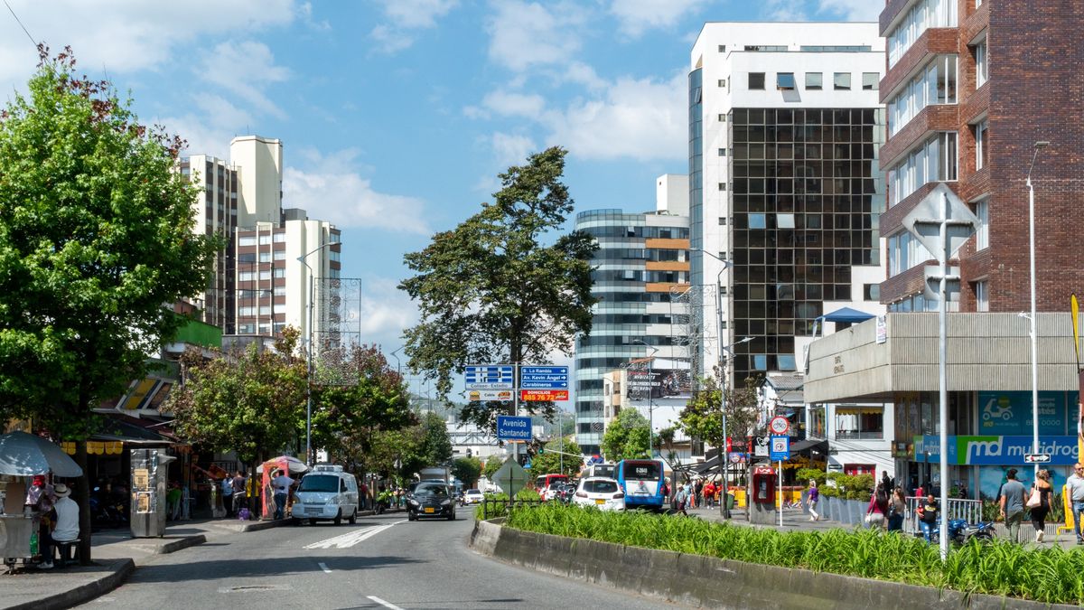 Manizales es una ciudad que cautiva con su mezcla de naturaleza montañosa y vibrante vida urbana llena de historia y cultura.