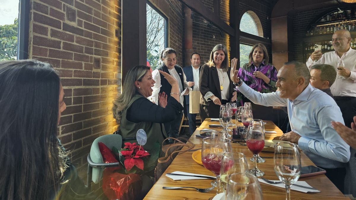 Momentos de celebración y camaradería entre los Top Sellers 2025 durante el almuerzo organizado por Global Mercado del Turismo.