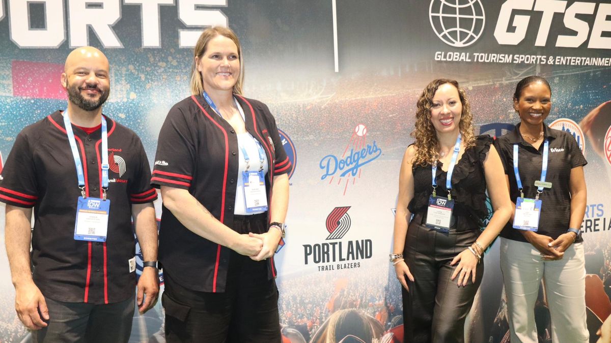 Expositores de Portlad Trail Blazers, Global Tourism Sports & Entertainmment, y Visit Frisco en IPW 2025.