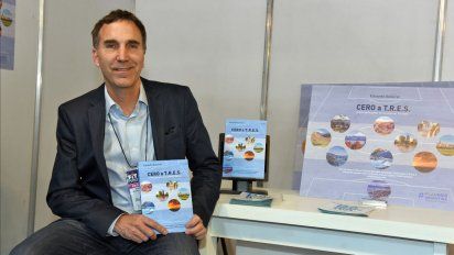 Eduardo Outeiral presentó el libro Cero a T.R.E.S, el cual propone repensar al turismo bajo los pilares rentabilidad, empleador y sostenibilidad.&nbsp;