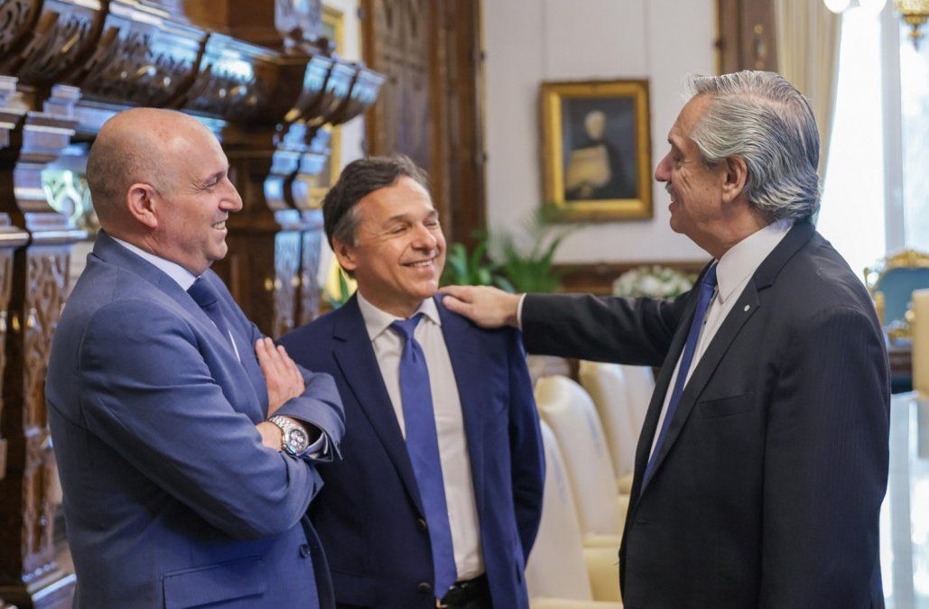 Alexis Guerrera, Diego Giuliano y el presidente Alberto Fernández, se concretó el recambio en el Ministerio de Transporte.