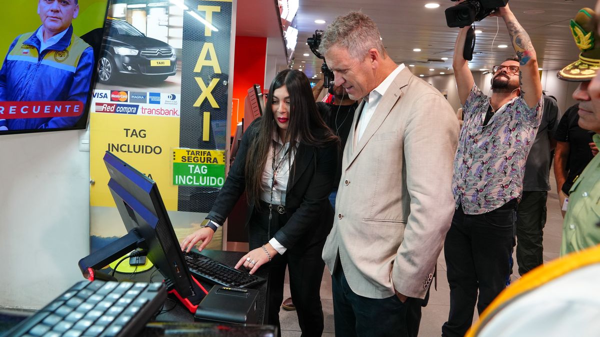 Juan Carlos Muñoz, ministro de Transportes y Telecomunicaciones, participó de la actividad de lanzamiento en el Aeropuerto de Santiago.