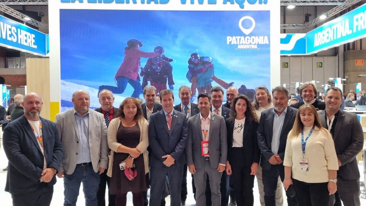 Faevyt: Andrés Deyá y Ezequiel Barberis, presidente y vicepresidente, junto a dirigentes del organismo.
